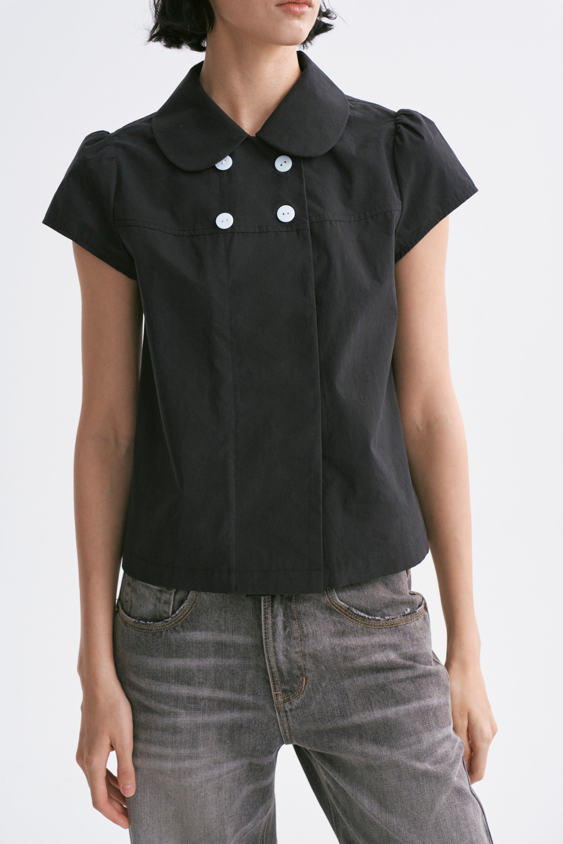 Cropped Peter Pan Collar Short-sleeve Shirt Black