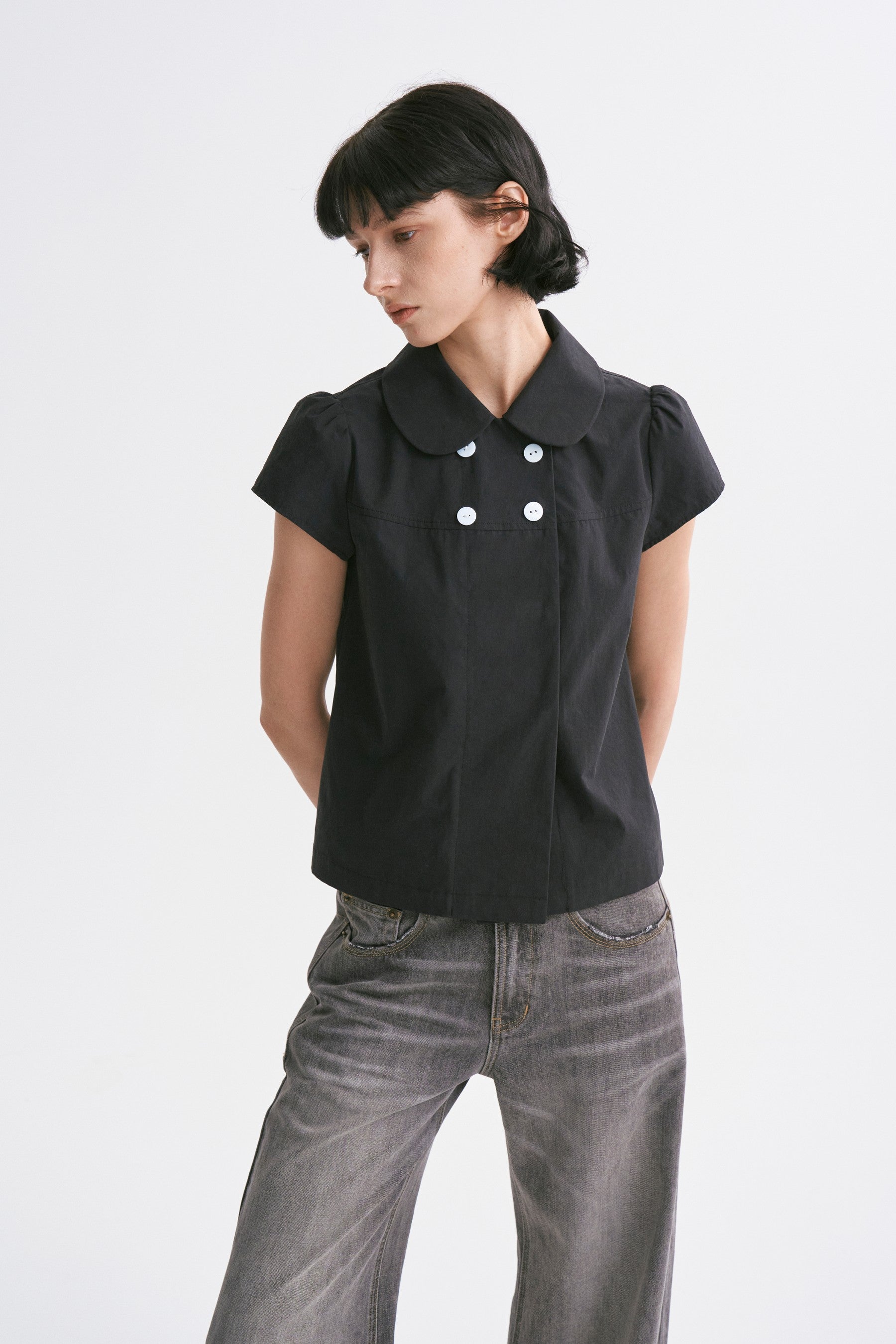 Cropped Peter Pan Collar Short-sleeve Shirt Black