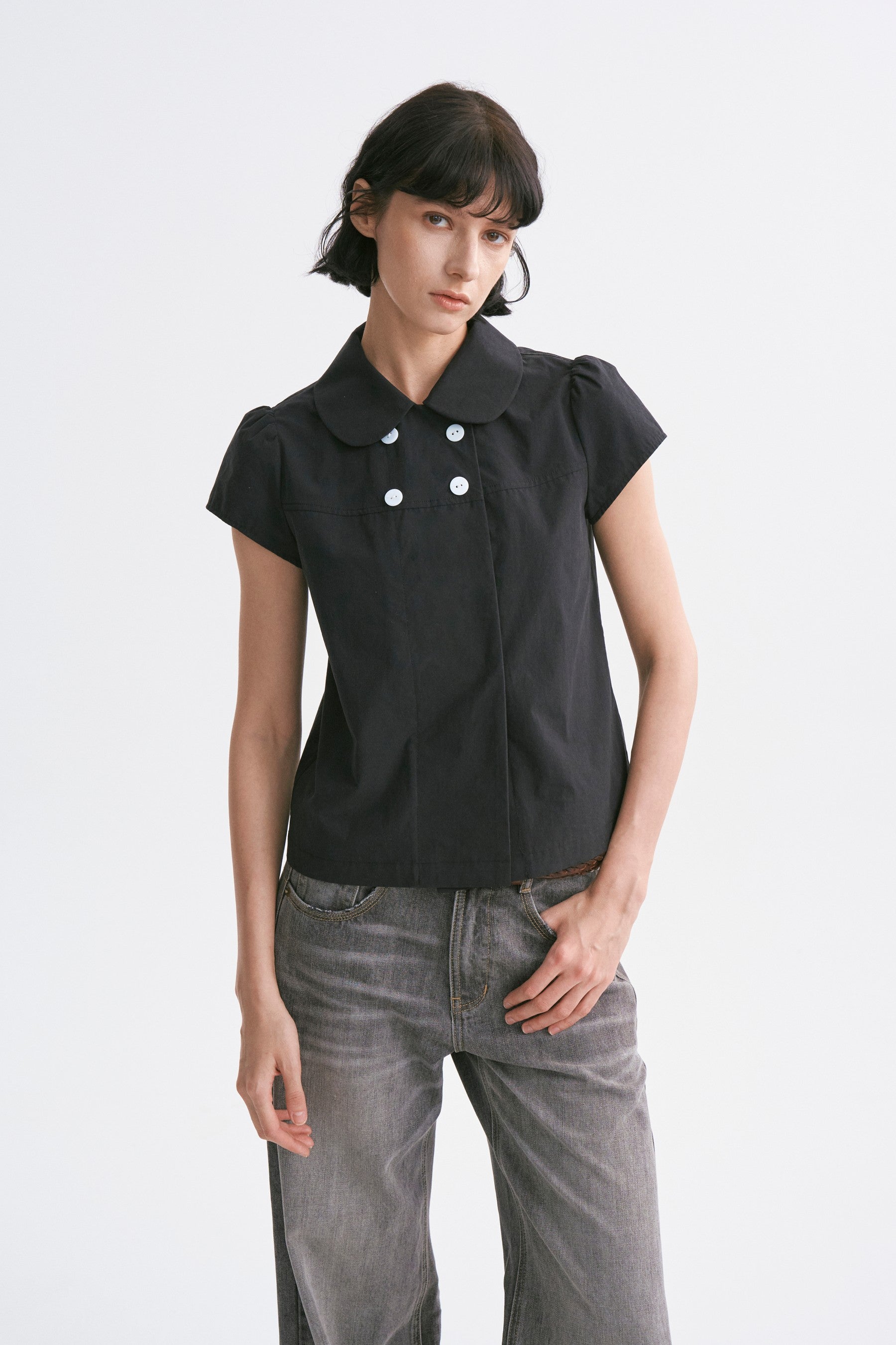 Cropped Peter Pan Collar Short-sleeve Shirt Black