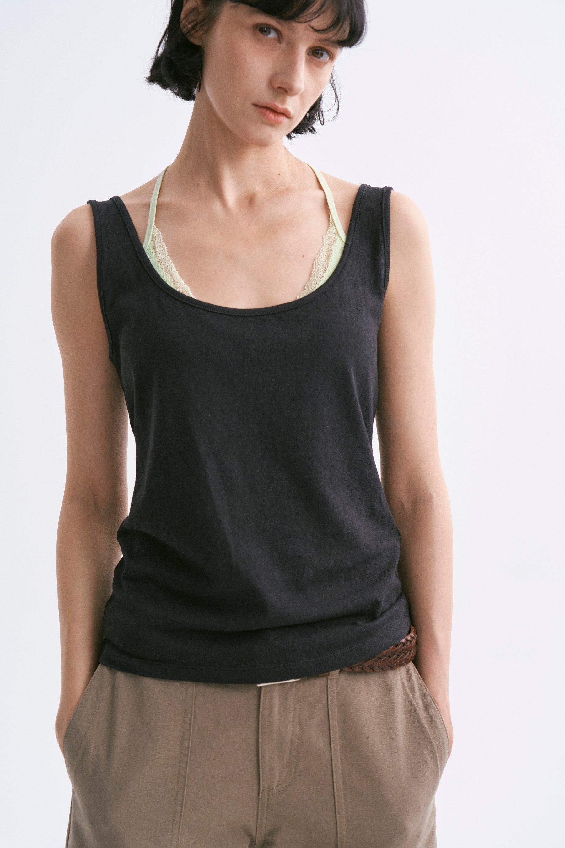 Slightly Loose U-Neck Casual Camisole Black