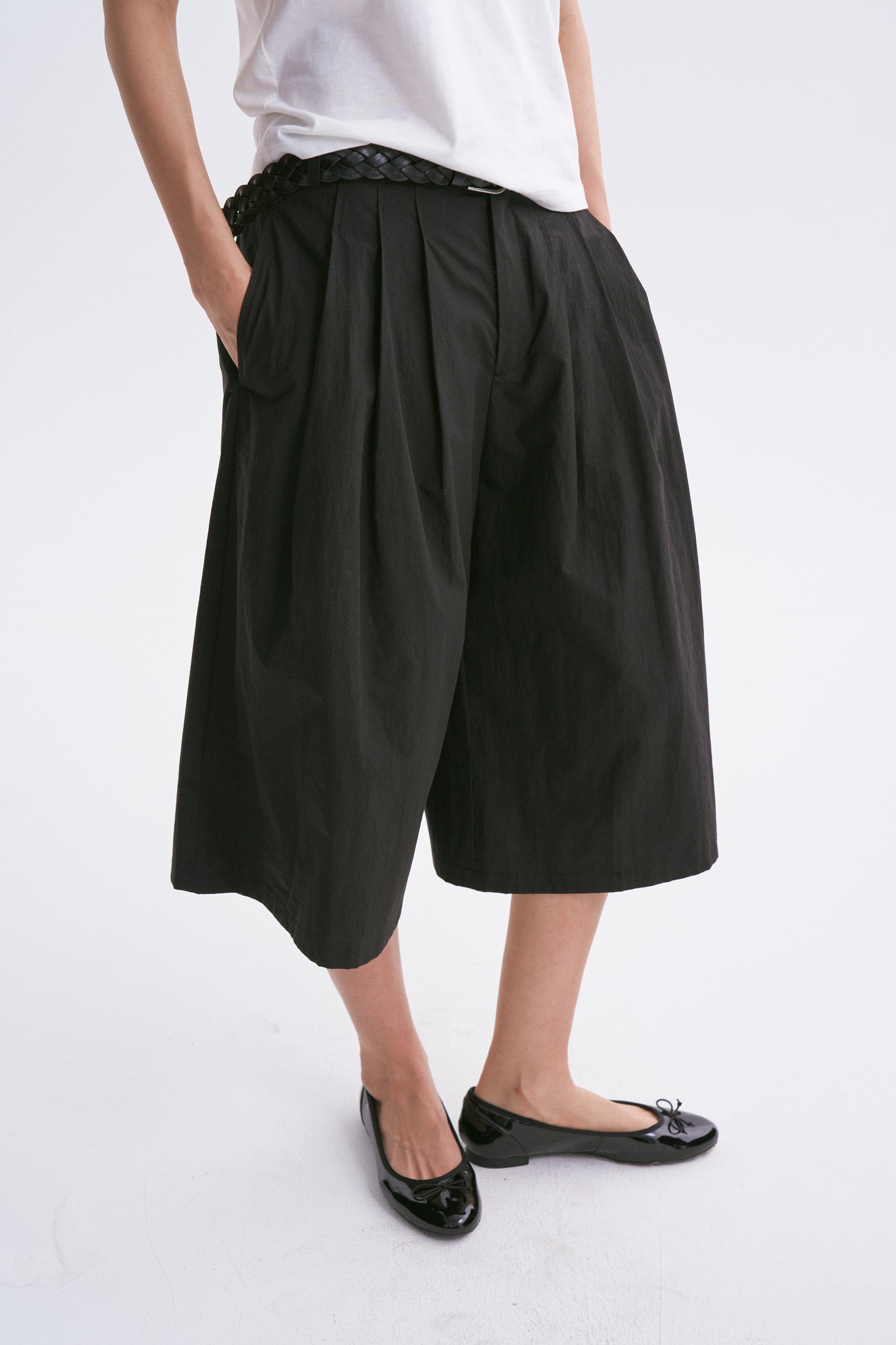 Mid-rise Tucked Wide-leg Pure Cotton Capri Pants Black